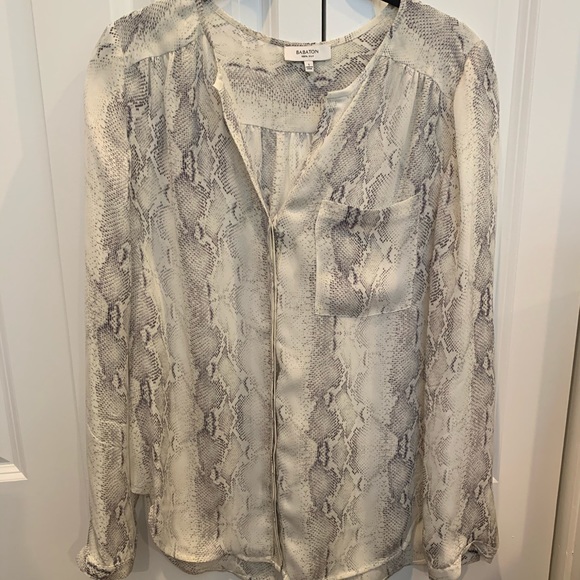Aritzia 100% silk blouse - Picture 1 of 4